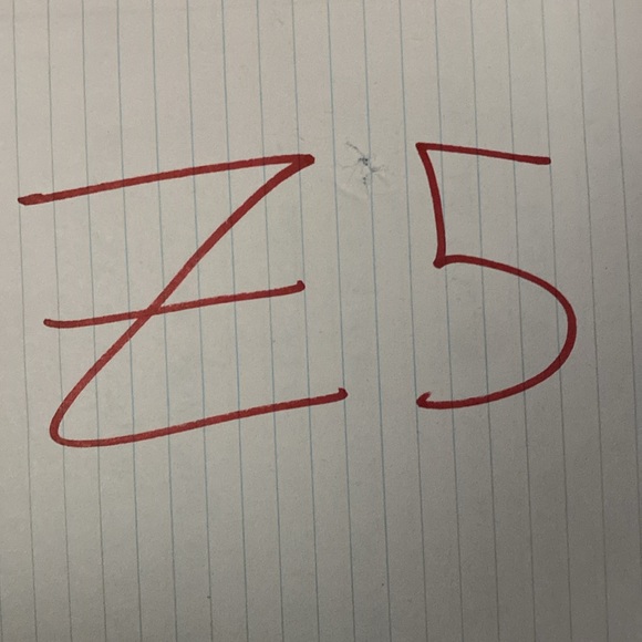 Under Armour YSM sweatshirt. Approx 19 inches long. From a clean family home - Picture 12 of 12